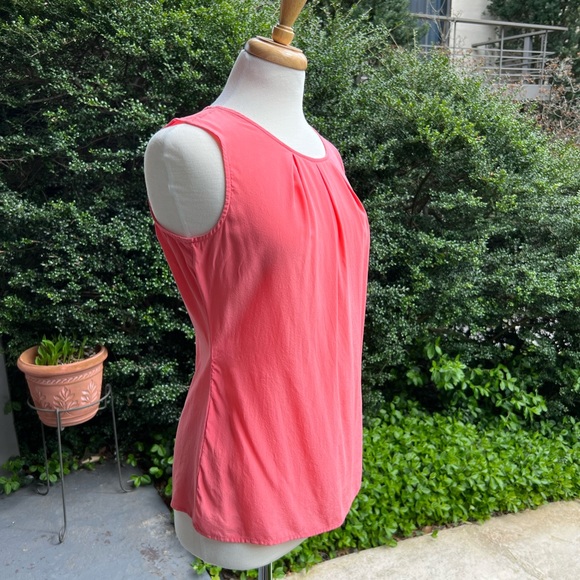 100% Silk Max Studio Sleeveless Blouse with Pleated Neckline - Picture 3 of 15